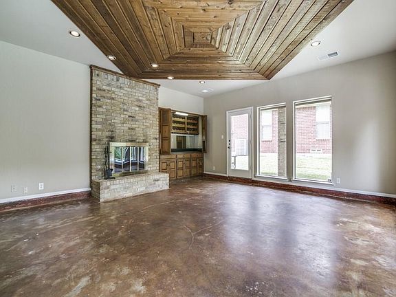 5th image of 3321 Creekbend Dr