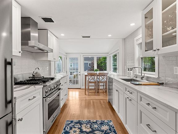 3rd image of 28 Dove St #2