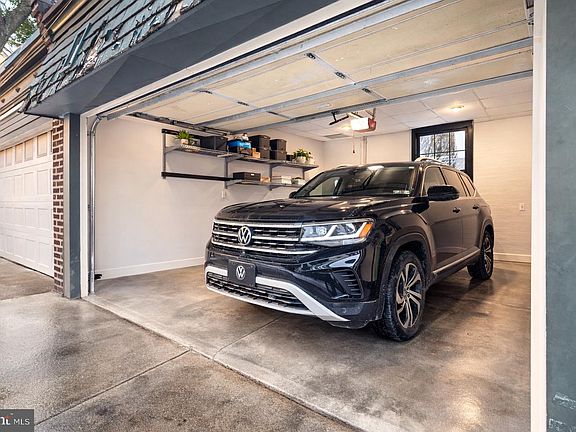 2nd image of 2425 Fairmount Ave