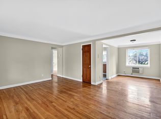 2715 Noble Rd #104, Cleveland, OH 44121