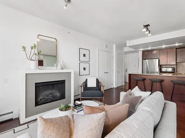 158 W 13th St #1101, North Vancouver, BC V7M 0A7