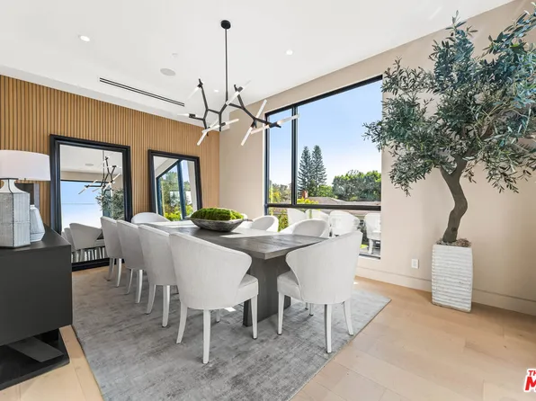 12119 Travis St, Los Angeles, CA 90049