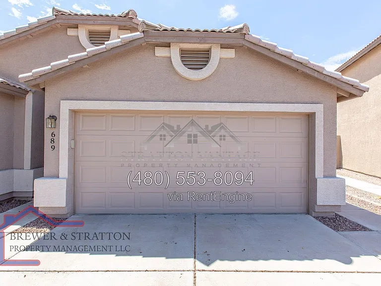 689 W Constitution Dr — Photo 4