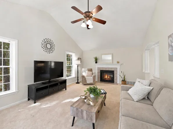 3 Fox Meadow Drive, Bow, NH 03304