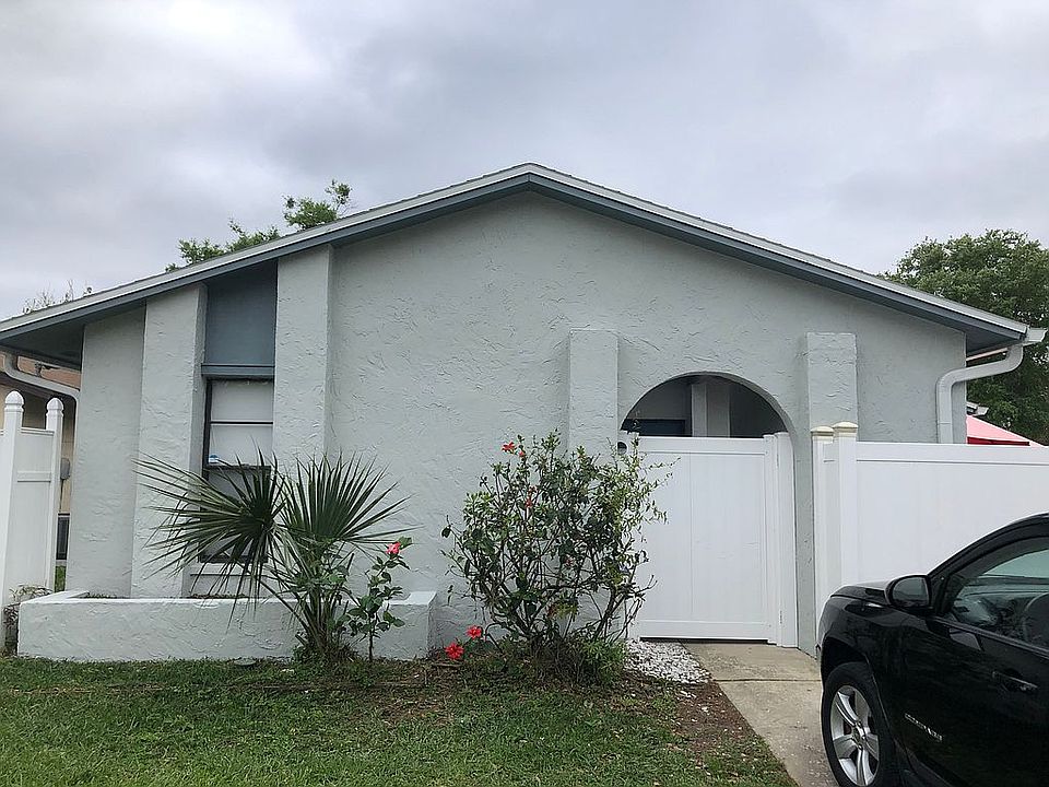 1st image of 10722 Crowngate Ln