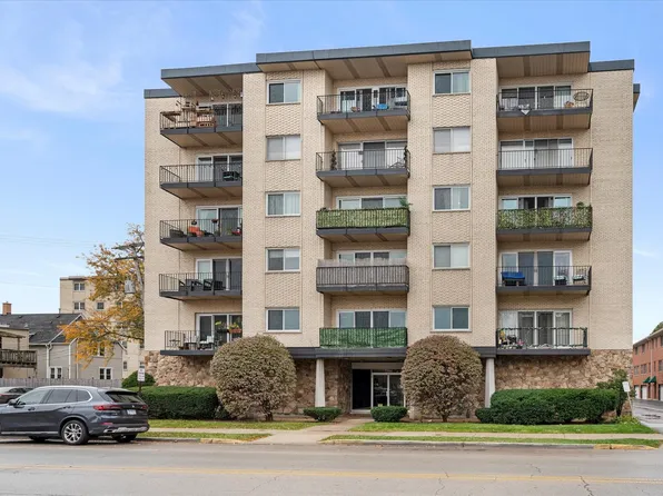 7314 Randolph St APT 3H, Forest Park, IL 60130