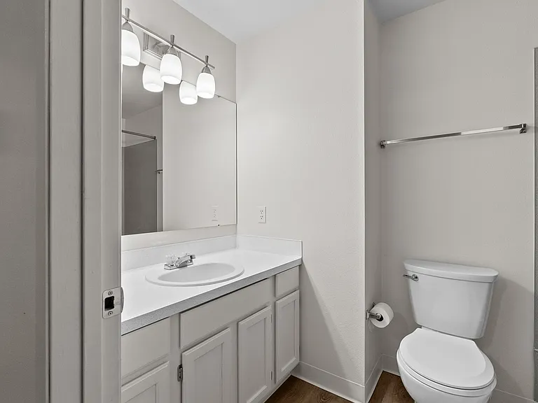 Spacious 2x2 Apartment Homes in Central Tacoma! — Photo 35