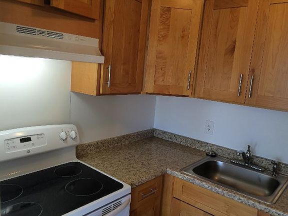 3rd image of 3850 Salt Lake Blvd APT A