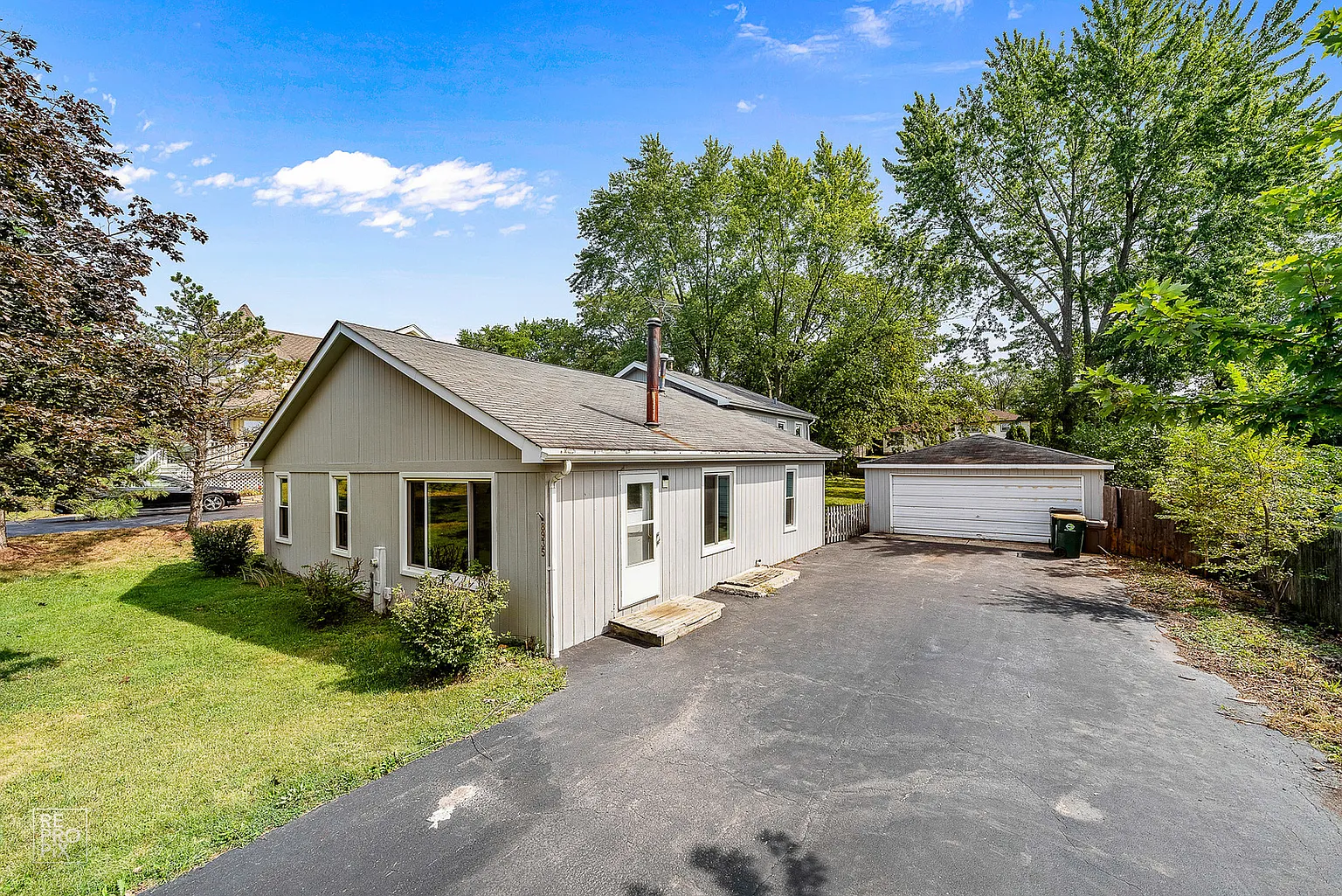 8935 Palisades Rd photo 1
