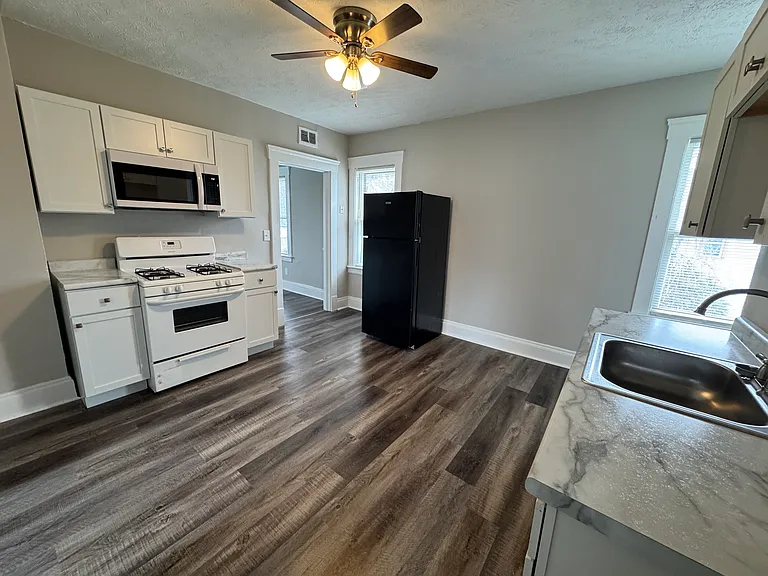 Plover- 2 bedroom rental in Lakewood! — Photo 12