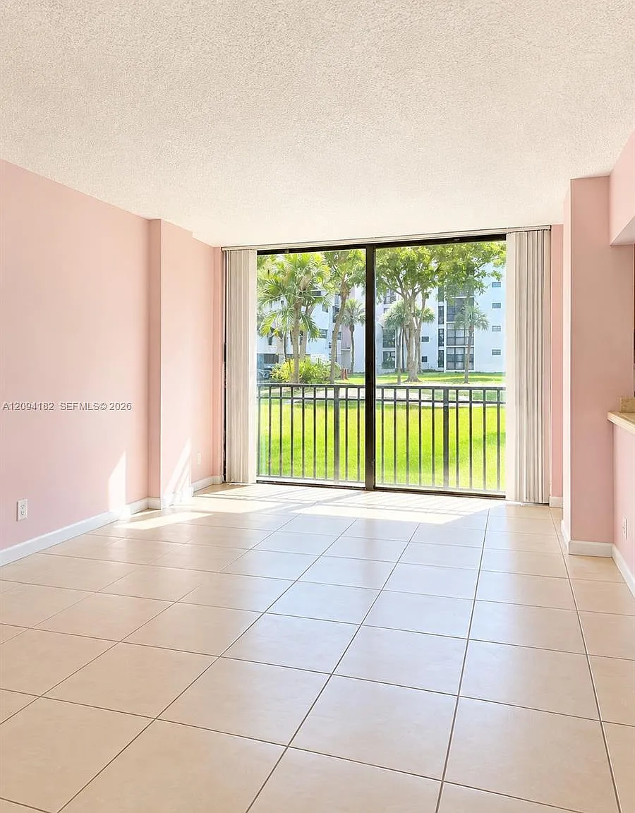 Plaza Of Americas Condo 3 — Photo 2