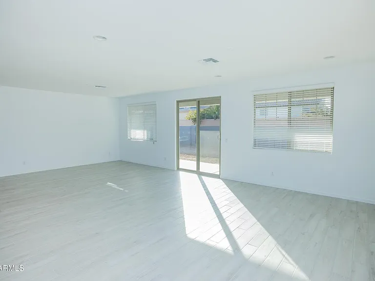 3512 N 103rd Dr — Photo 25