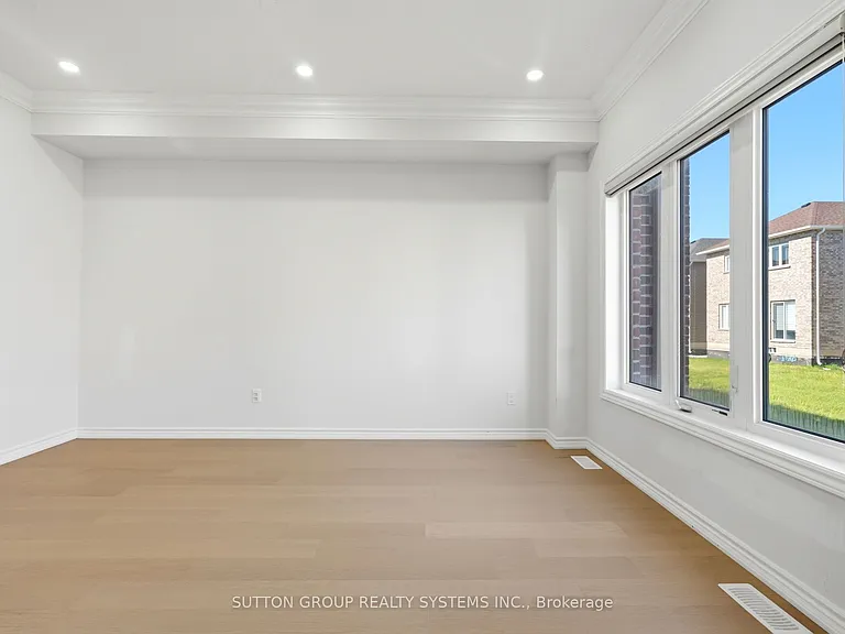 99 Baker St — Photo 15