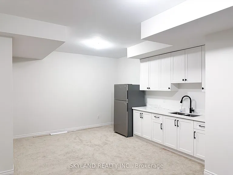 33 Del Ray Cres #LOWER — Photo 7