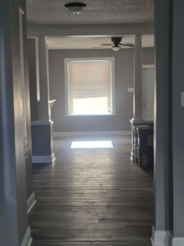 3 bed, 1.0 bath, 1200 sqft, $1,990 — Photo 4
