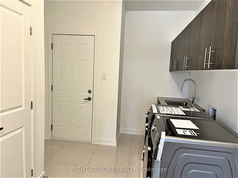 902 Duxbury Ln — Photo 17