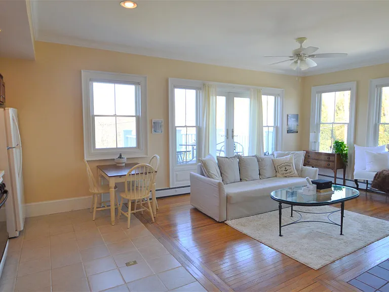398 Wolcott Ave #4 — Photo 16
