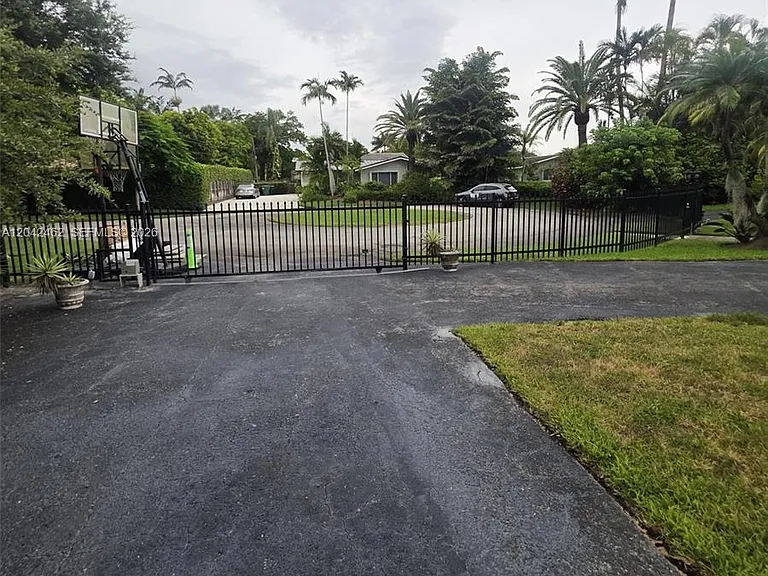 7240 SW 119th St — Photo 35