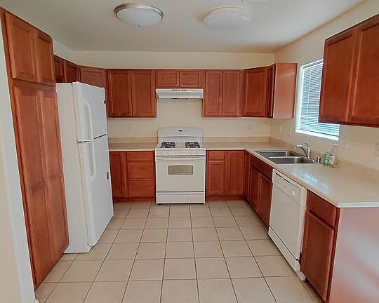5th image of 409 E Alexandria St