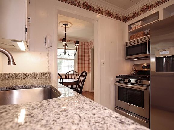 5th image of 71 Waldwick Ave