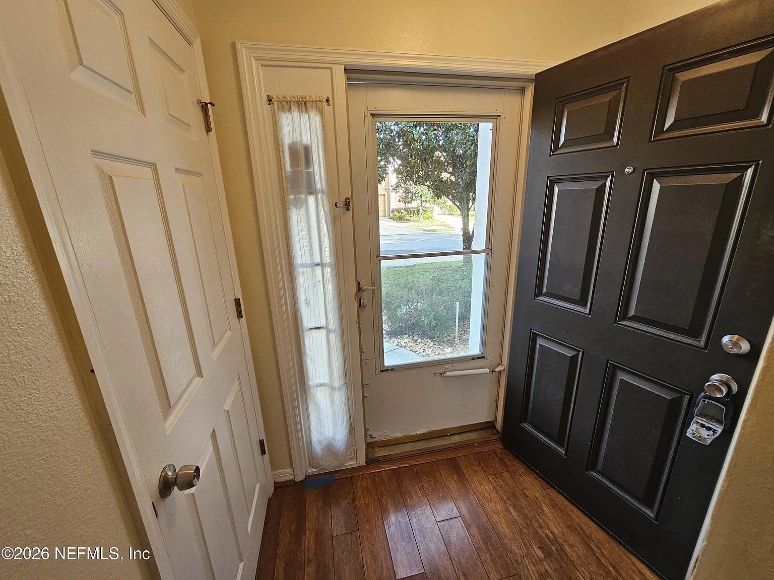 3 bed, 2.5 bath, 1661 sqft, $1,785 — Photo 3
