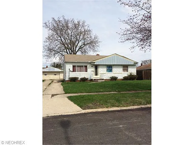 19711 Hathaway Ln photo 1