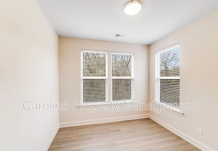 645 Brookwood St #B — Photo 29