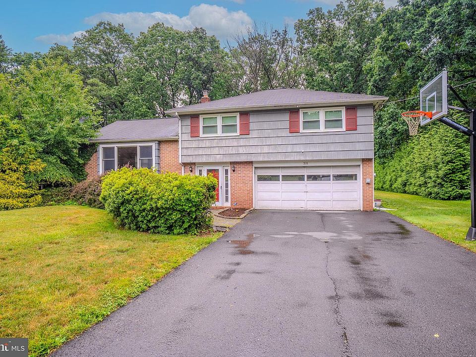 1st image of 318 Oak Ln