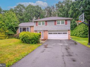 318 Oak Ln, West Windsor, NJ 08550