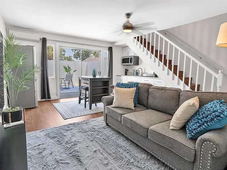 3784 Nectarine Cir #6 — Photo 2