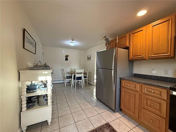 4th image of 669 Metacom Ave Unit 25
