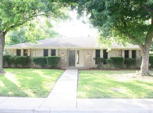 1025 Peach Ln, Desoto, TX 75115