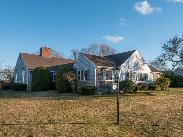 42 Glen Meade Dr APT B, Portsmouth, RI 02871