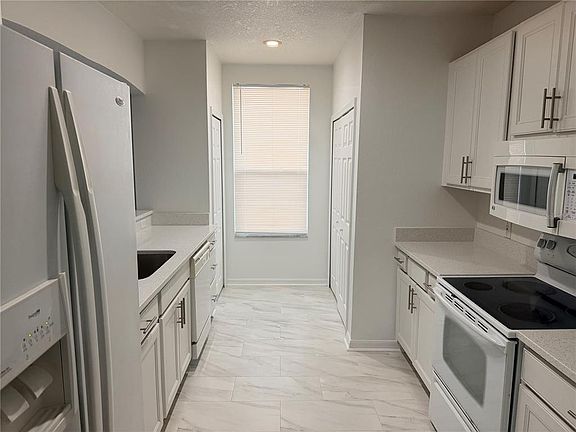 2nd image of 642 Captiva Cir #642