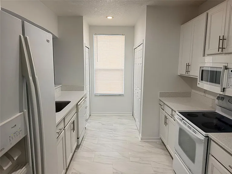 642 Captiva Cir #642 — Photo 2