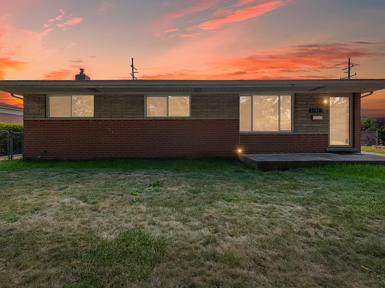 32447 Hawthorne Dr — Photo 3