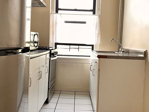2nd image of 62-64 Saunders St #3J