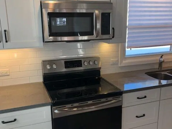 516 S Main St #B, Wauconda, IL 60084