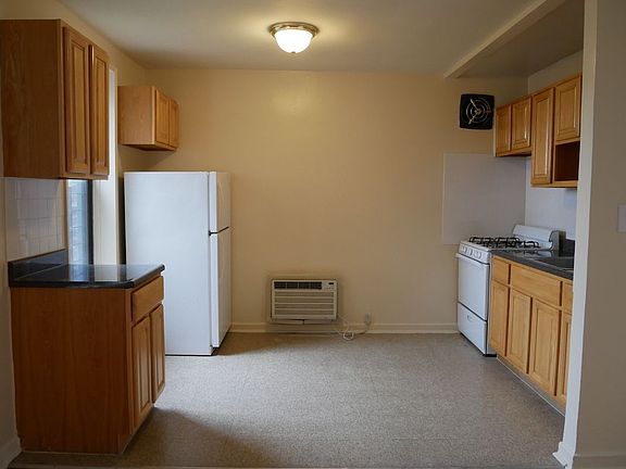 4th image of 35-15 Leverich St #504