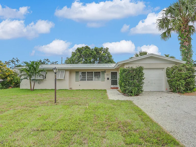 732 Pelican Way — Photo 4
