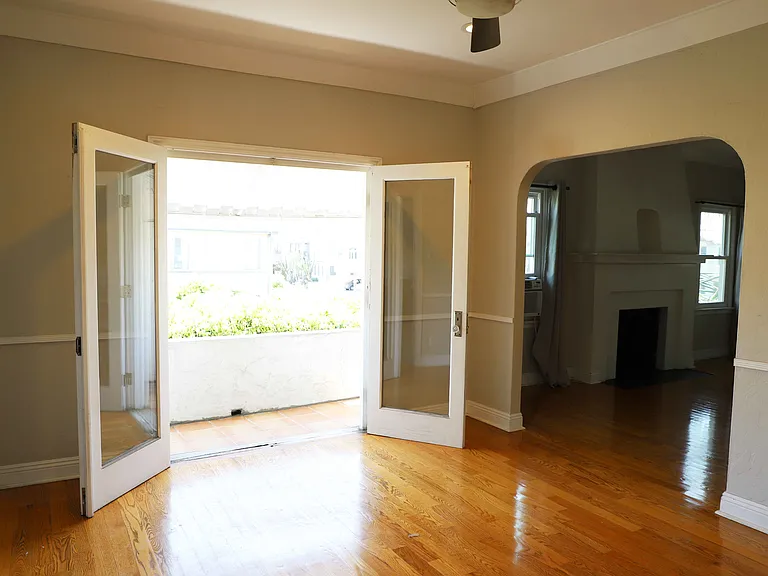 8001 1/2 Blackburn Ave — Photo 6