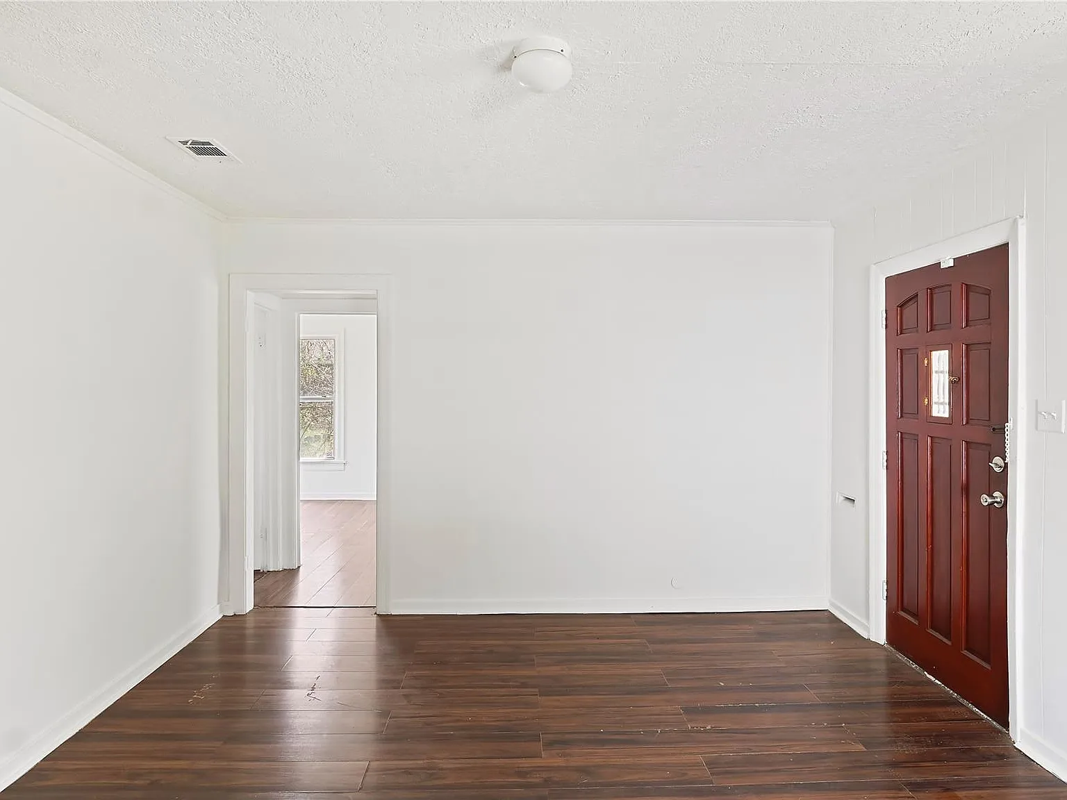 3 bed, 1.0 bath, 857 sqft, $1,450 — Photo 4