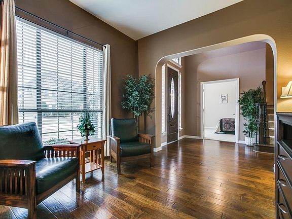 5th image of 7663 Ivanhoe Dr