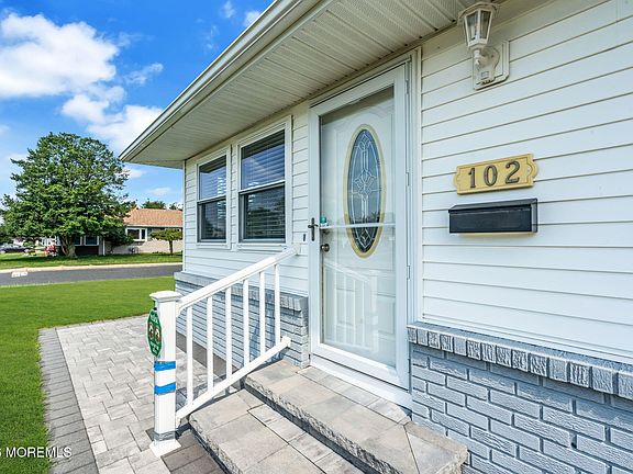 3rd image of 102 Barbuda Street