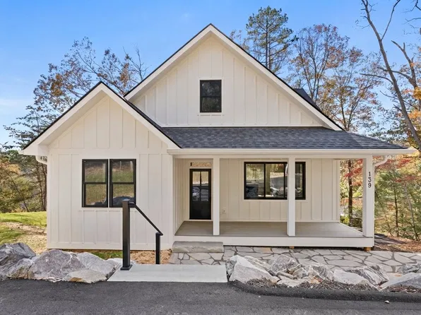 139 Courtney Ln, Candler, NC 28715