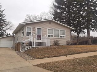 1231 7th St NW, Minot, ND 58703