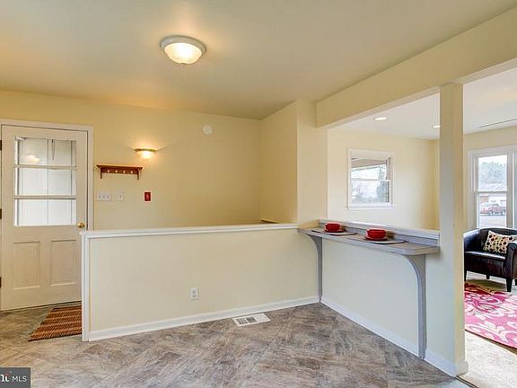 4th image of 105 Clarke Ln