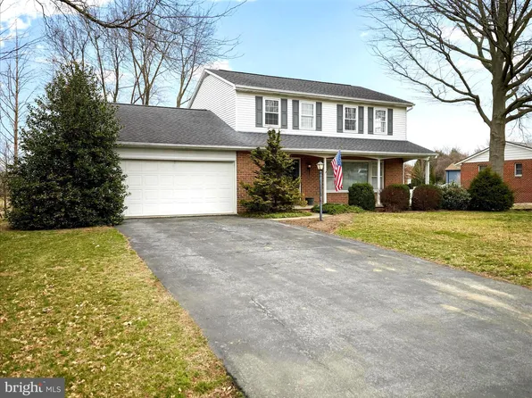 215 Meadow Ln, Chambersburg, PA 17202