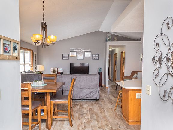 5th image of 806 Winsome Way NW