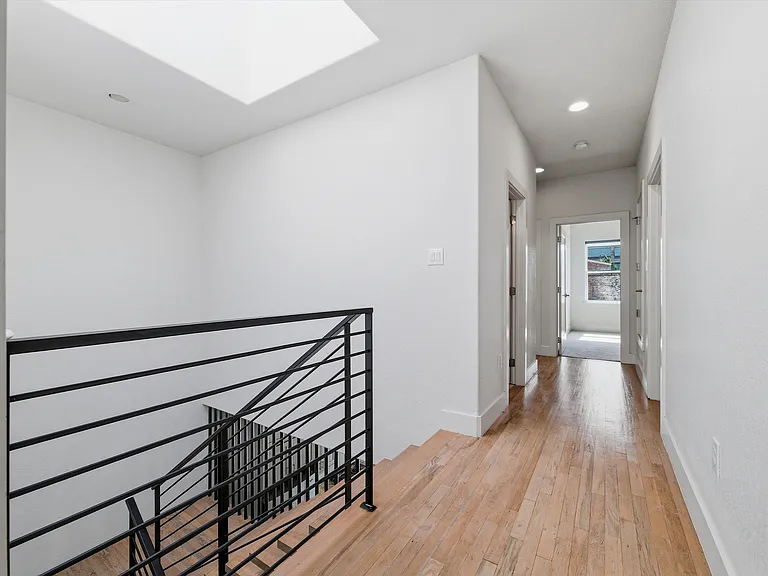207 Adrian Dr — Photo 12